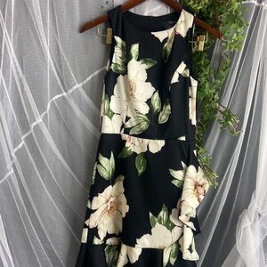 Host Pick 💗Aqua floral ruffled black dress​